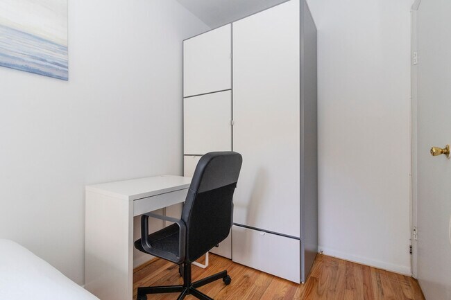 Building Photo - 1819d 2nd Ave