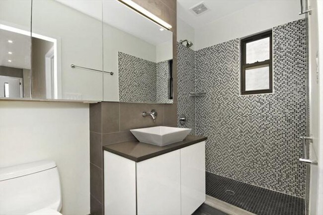 Building Photo - 211 Henry Street