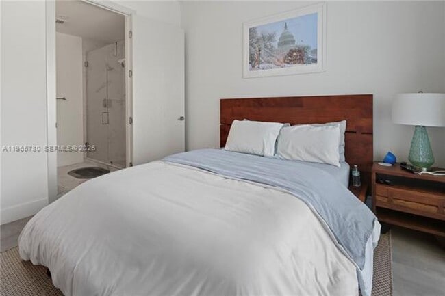 Building Photo - 17550 Collins Ave