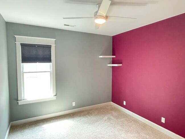 Building Photo - Green Hills/Lipscomb area home built in 20...
