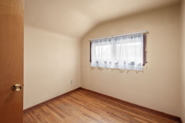 Building Photo - OUTSTANDING 3 BEDROOM MCKEES ROCKS HOME AV...