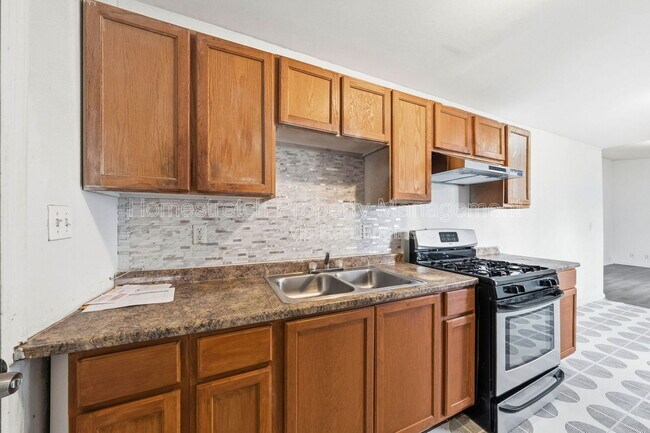 Building Photo - 133 St Thomas Ln