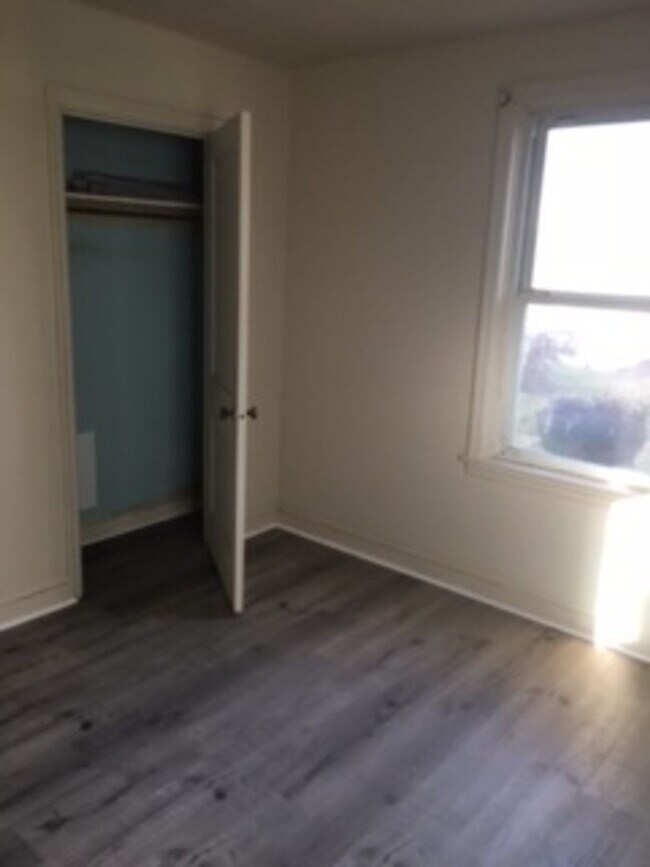 Building Photo - Future Rental! Single Family 2 Bedroom, Ya...