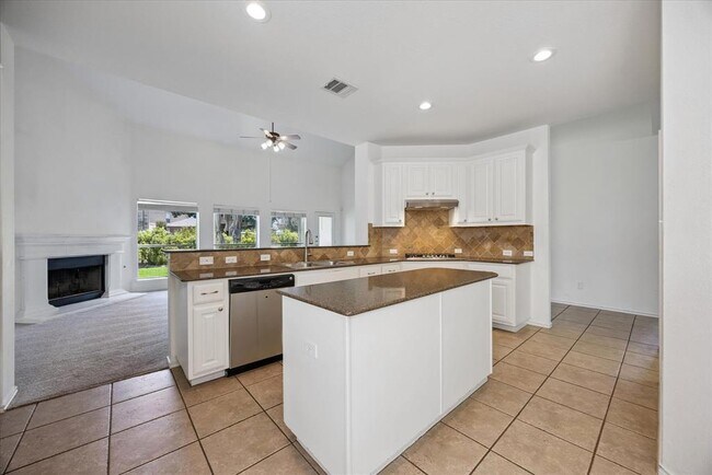 Building Photo - 43 White Magnolia Cir
