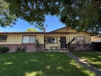 Building Photo - $2,695 - 2 Bd/1 Ba Duplex with remodeled kitchen and bath in Gilroy-Large backyard