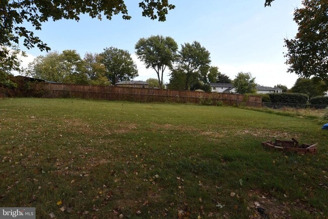 Building Photo - 4011 Lees Corner Rd