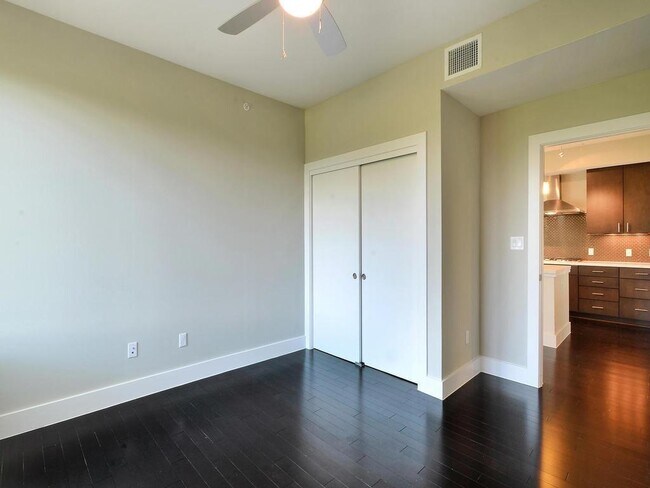 Building Photo - 2612 W 12th St