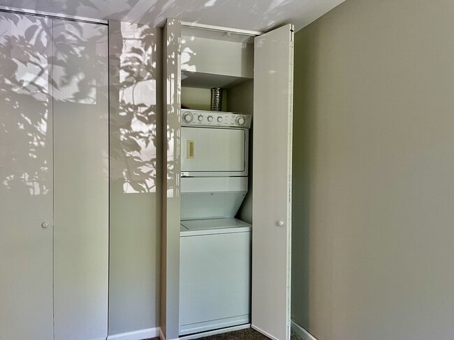 Building Photo - 5817 Oakwood Dr