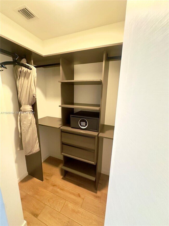 Building Photo - 398 NE 5th St