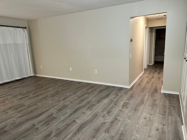 Building Photo - 2 Shrewsbury Green Dr