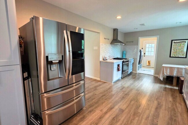 Building Photo - 1810 San Sebastian Ln