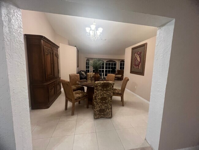 Building Photo - 922 Jackson Way