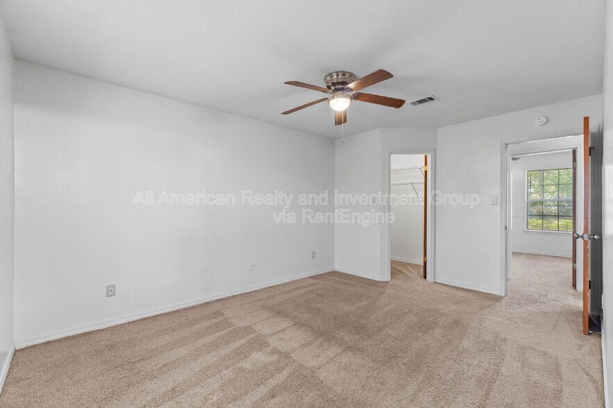 Building Photo - 1925 Estival St