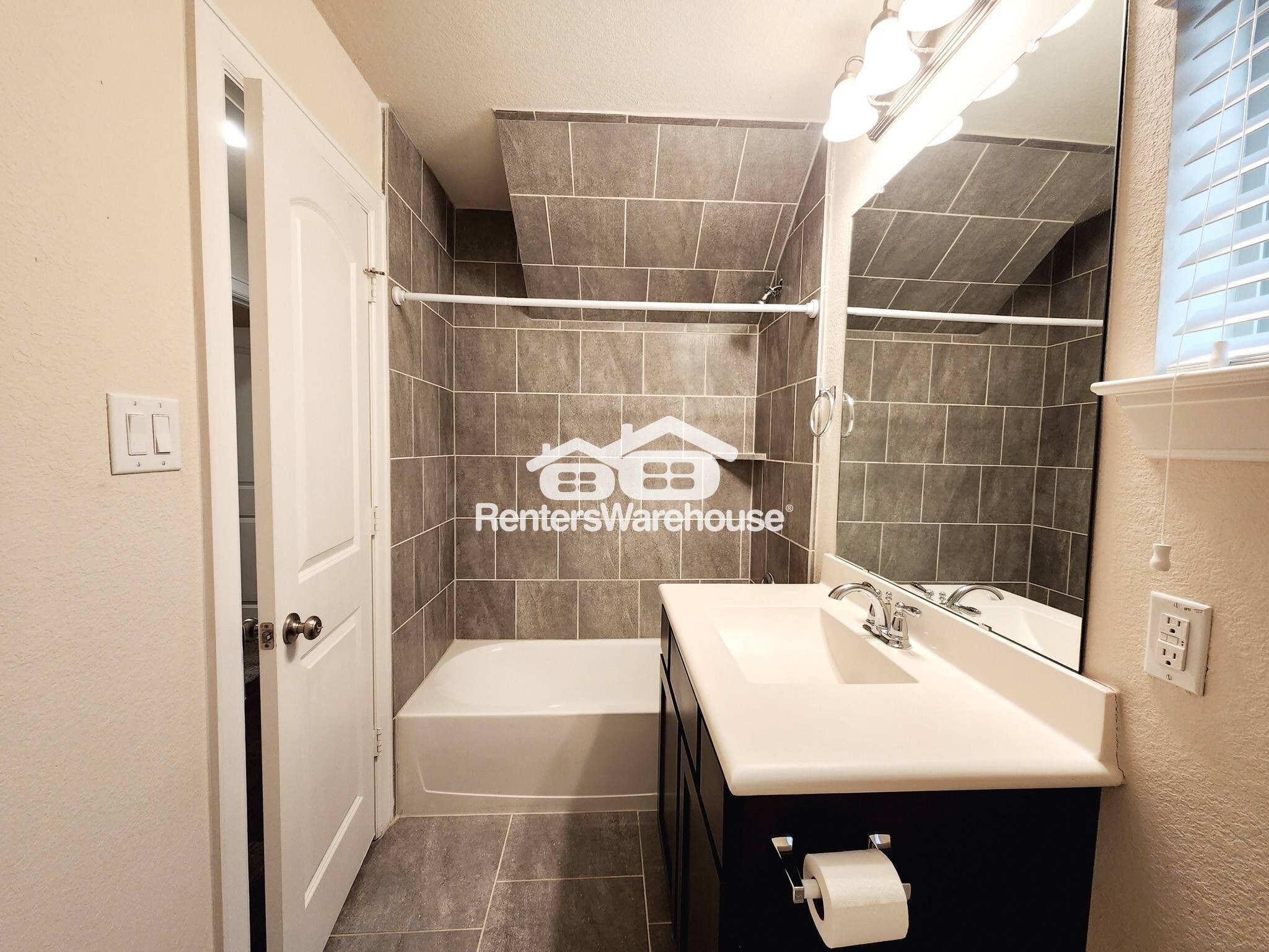 Building Photo - 10717 Madden Oaks Pl