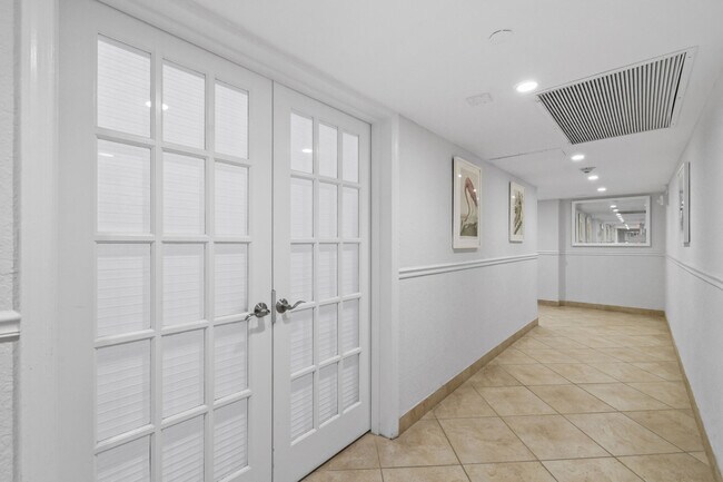 Building Photo - 2780 S Ocean Blvd