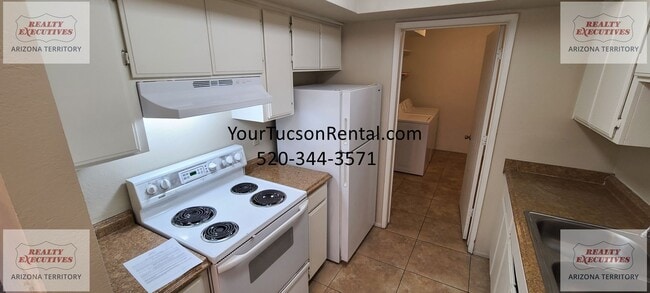 Building Photo - 1st Ave & Limberlost Dr - 2 Beds/ 1.5 Bath...