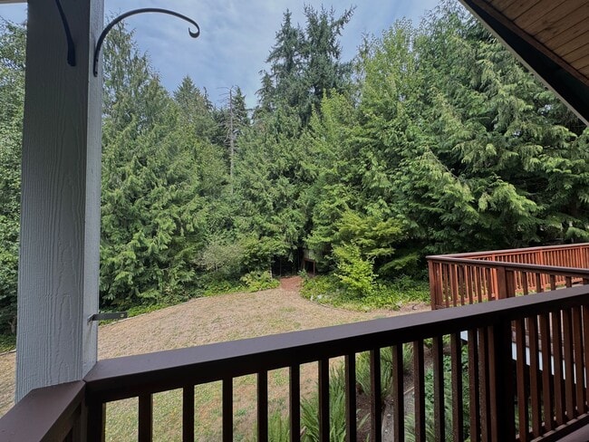 Building Photo - Prime Poulsbo location....3 bedroom rambler with bonus or office