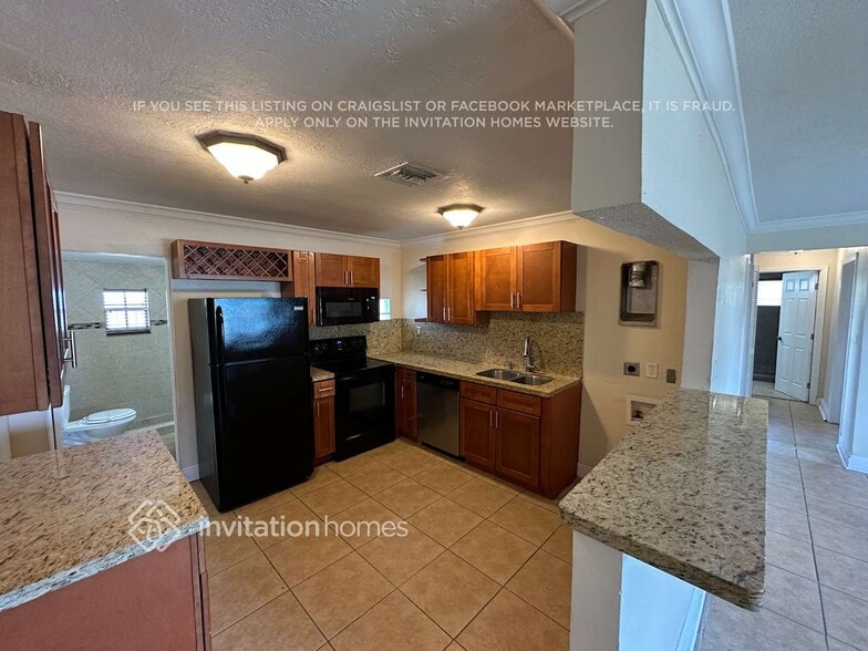 Building Photo - 725 Caddie Pl