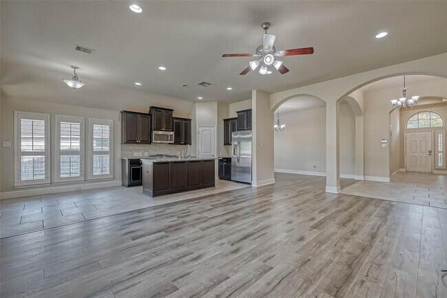 Building Photo - 2603 Longlake Dr