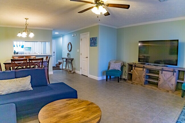 Building Photo - 2704 W 12th St