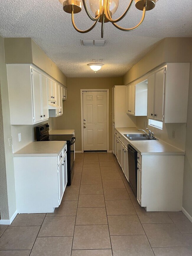 Building Photo - Great home Located in the hart of Flour Bluff. Walking distance to Flour Bluff schools