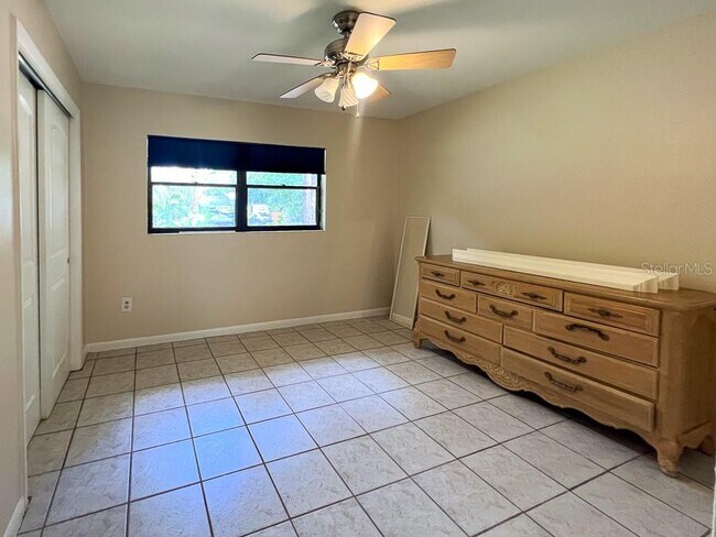 Building Photo - 3920 SW 21st St