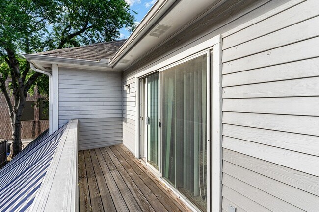 Building Photo - 3329 Rosedale Ave