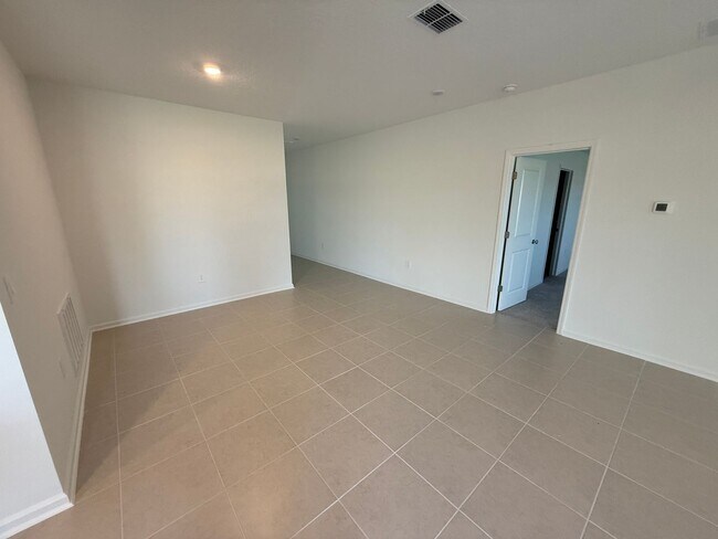 Building Photo - HAINES CITY: 3 Bed/2 Bath/2 Car Garage SFH...