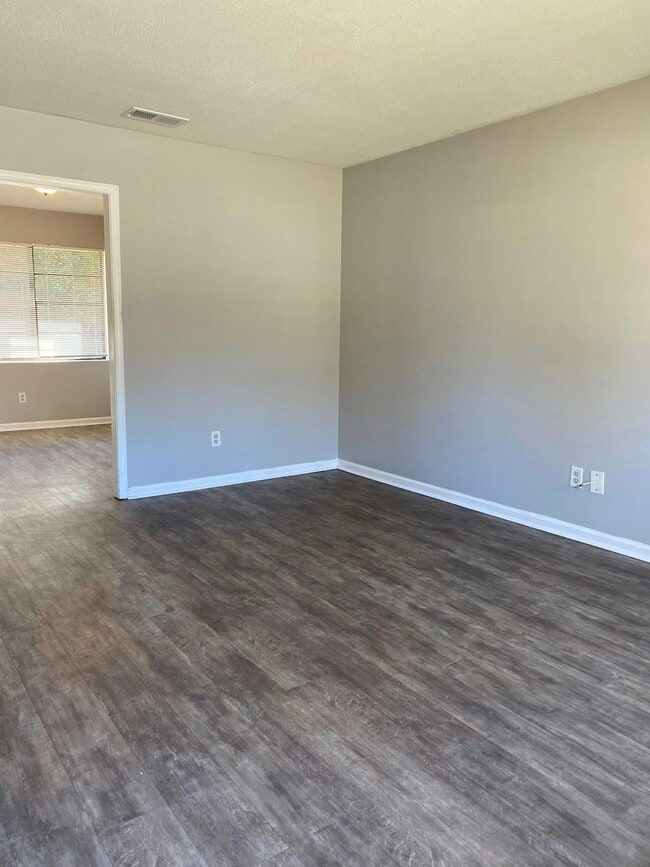 Building Photo - 6916 Bradshaw Dr