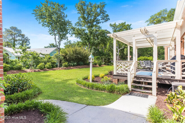 Building Photo - 1723 Verrazzano Dr