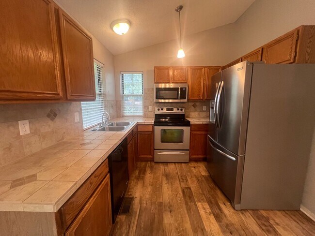 Building Photo - Spacious 3 Bedroom, 2.5 Bath Home with finished basement – Derby, KS. – Available Now!