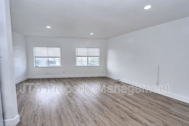 Building Photo - 10524 Croetto Way