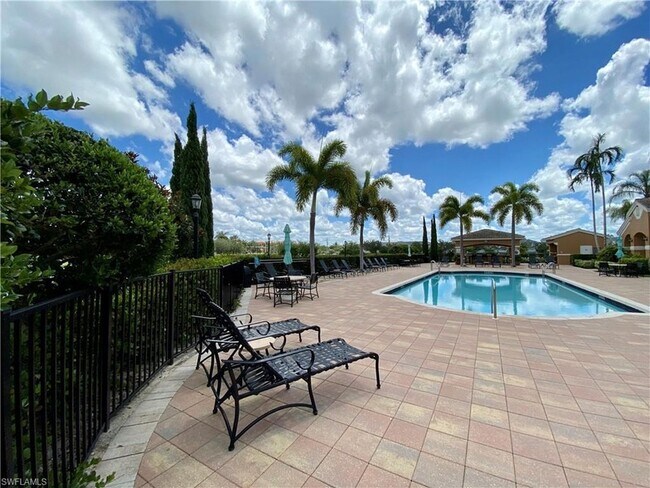Building Photo - 1840 Florida Club Cir