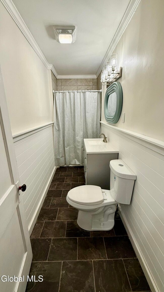 Building Photo - 173 Bay St