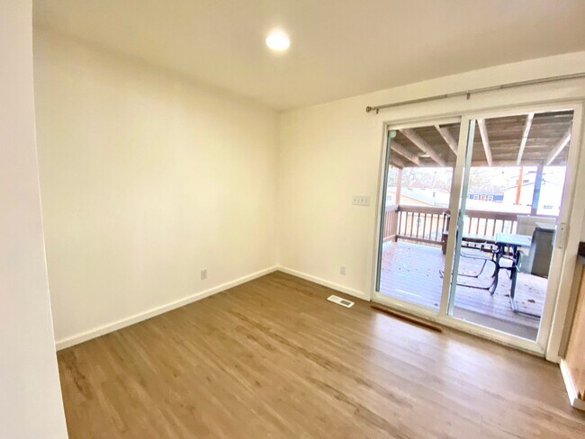 Building Photo - 4 Bedroom 2 Bath Home Boise North End