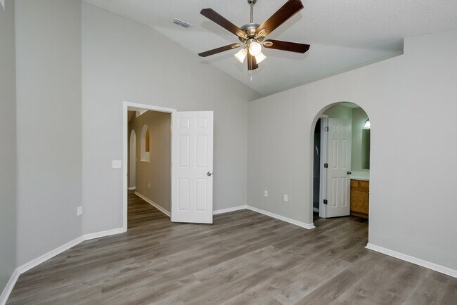 Building Photo - 10613 Opus Dr