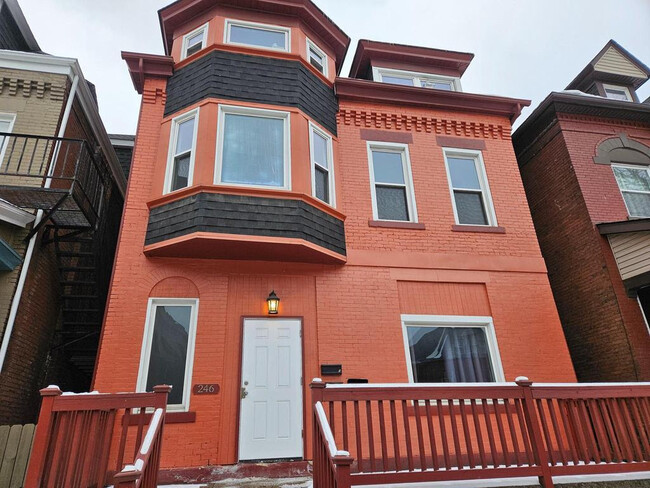 Building Photo - 246 S St Clair St