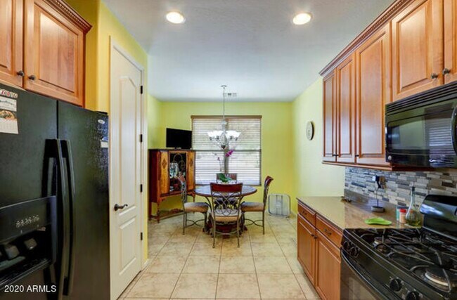 Building Photo - 17224 N Rosa Dr