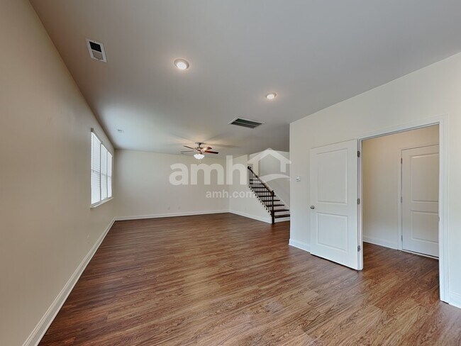 Building Photo - 112 Pullen Dr