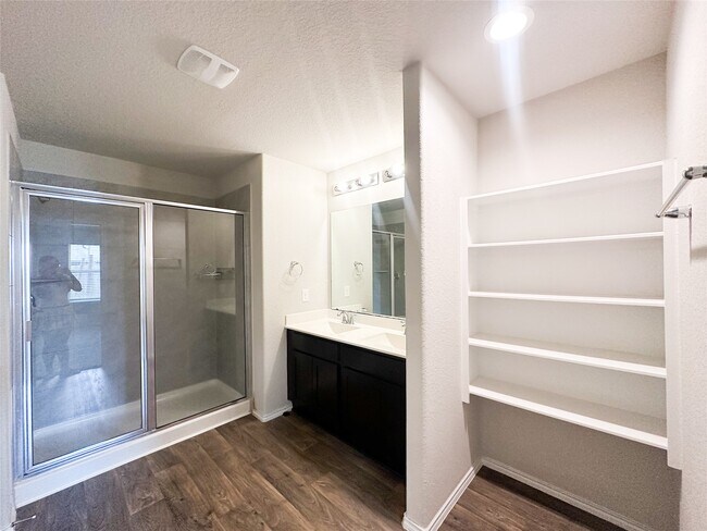 Building Photo - 1807 Brady Shores Dr