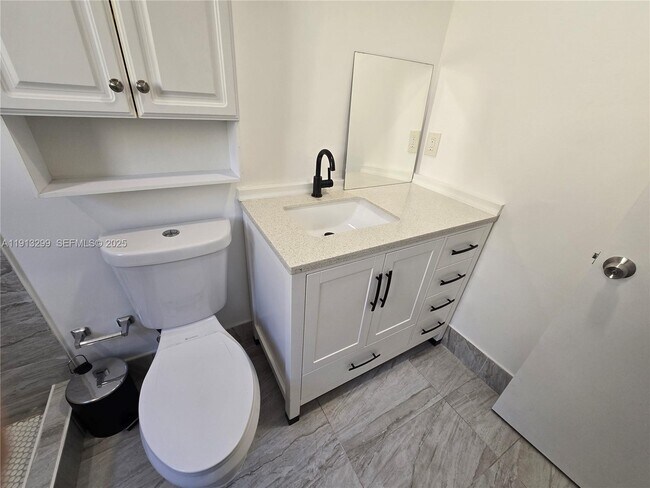 Building Photo - 1629 SW 6th St