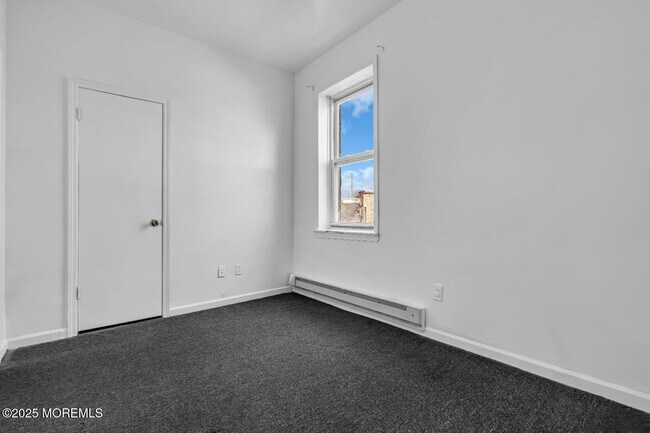Building Photo - 720 Cortlandt St