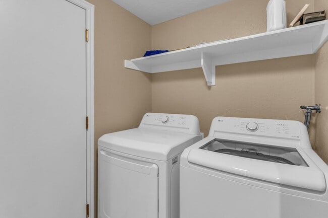 Building Photo - Cottage Loop Townhome