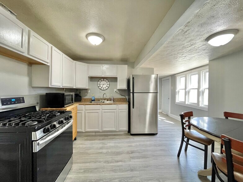 Building Photo - 708 N 17th St