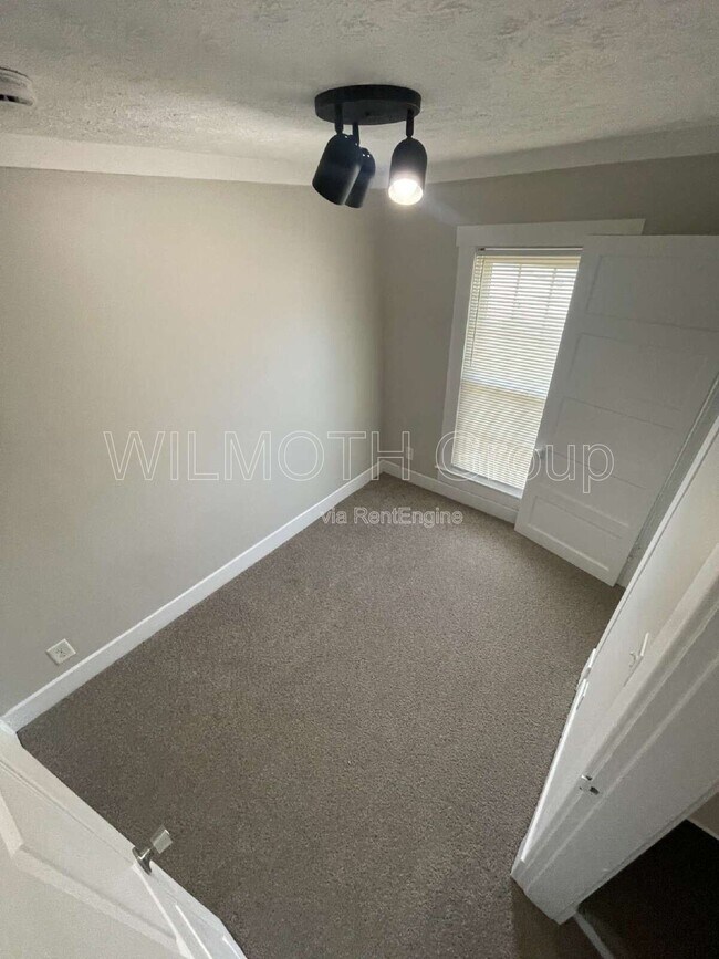 Building Photo - 324 N Linwood Ave