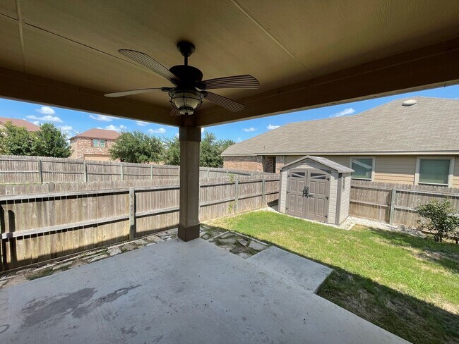 Building Photo - Beautiful 3 bedroom/2 bath in Legend Point!