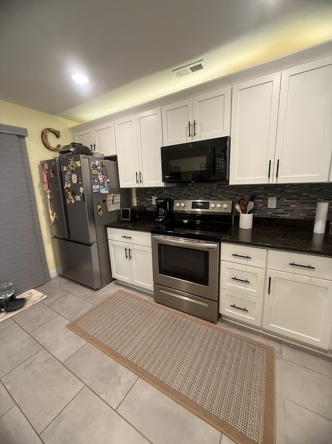 Building Photo - 406 Caverly Ln