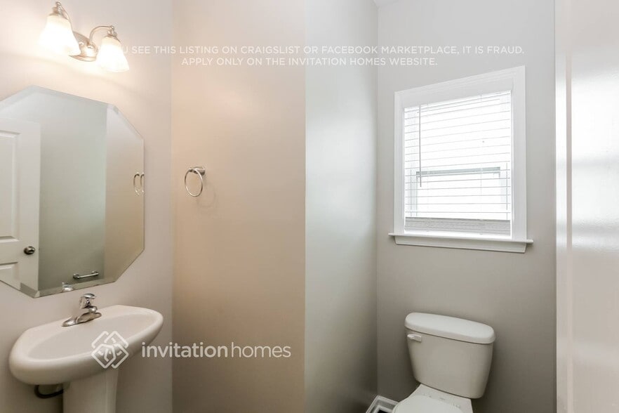 Building Photo - 14230 Lake Crossing Dr