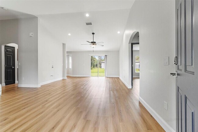 Building Photo - 2799 Thomas Ln