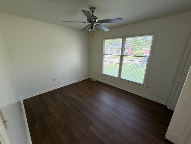 Building Photo - 390 Retrac Rd